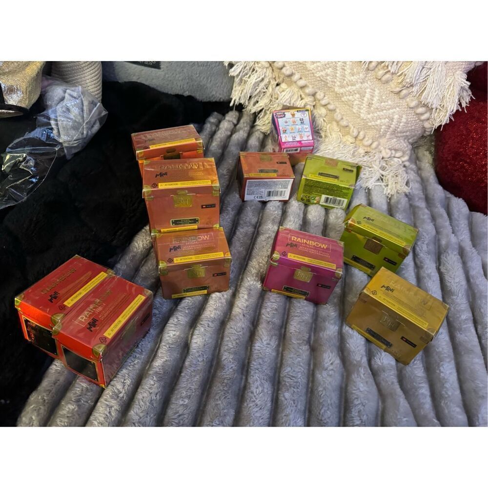 Lot/bundle rainbow high shoe & handbag collection accessory packs /accessory stu